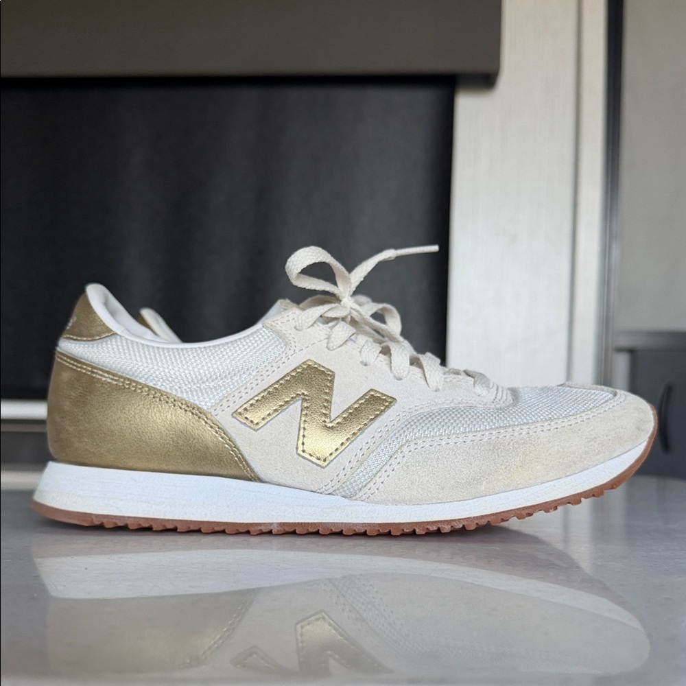 New Balance Women's Beige and White Sneakers Women’s size 8 - Picture 4 of 8